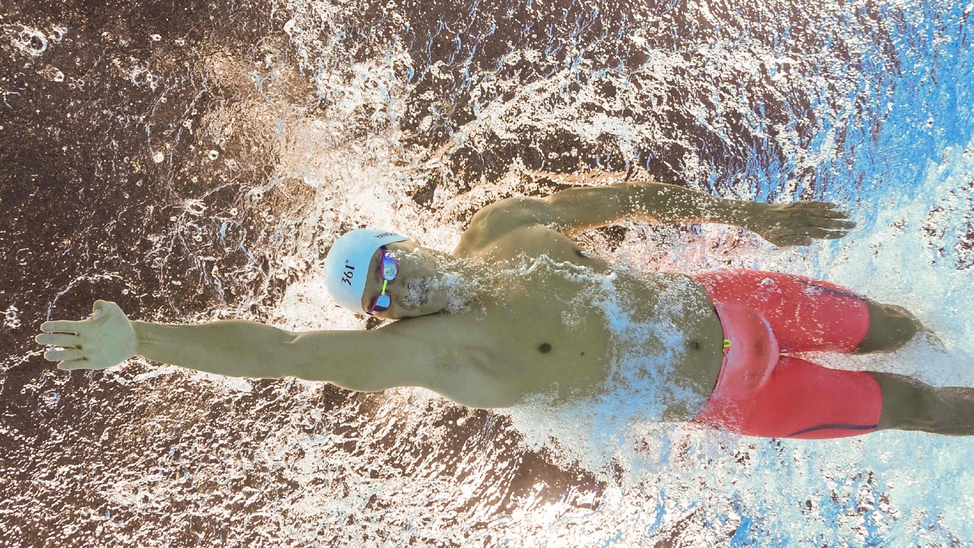 Uzi在SKT比赛中比赛局势复杂,夺冠引发热议!气势如虹延续